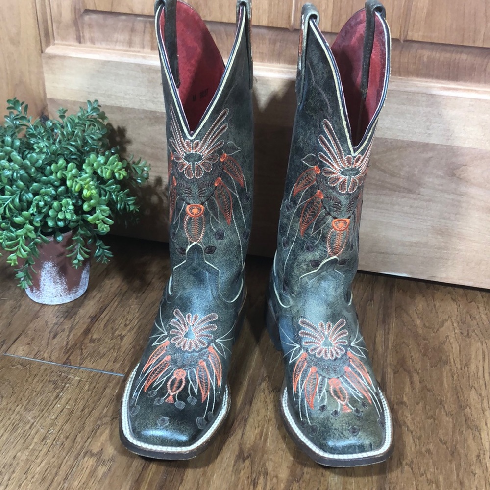 Macie Bean Hand Made Embroidered Cowgirl Boots 8.5